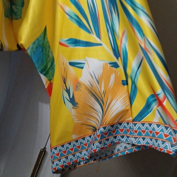 Tropical print cropped elastic hem blouse NWOT SZ L/XL - Picture 4 of 5
